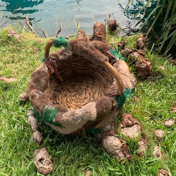 Native American Basket w/fur, feathers, metal concho on leather beaded straps. - Picture 4 of 13